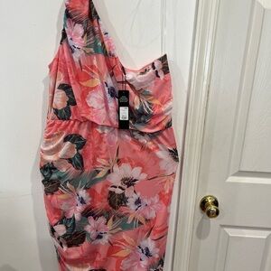 Fashion Nova floral dress size2X
F-9